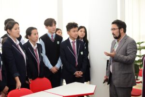 Read more about the article <strong>Students of NIS Kyzylorda met with the screenwriter of the television series “Akhmet. Ult Ustazy” by Ularbek Nurgalym</strong>