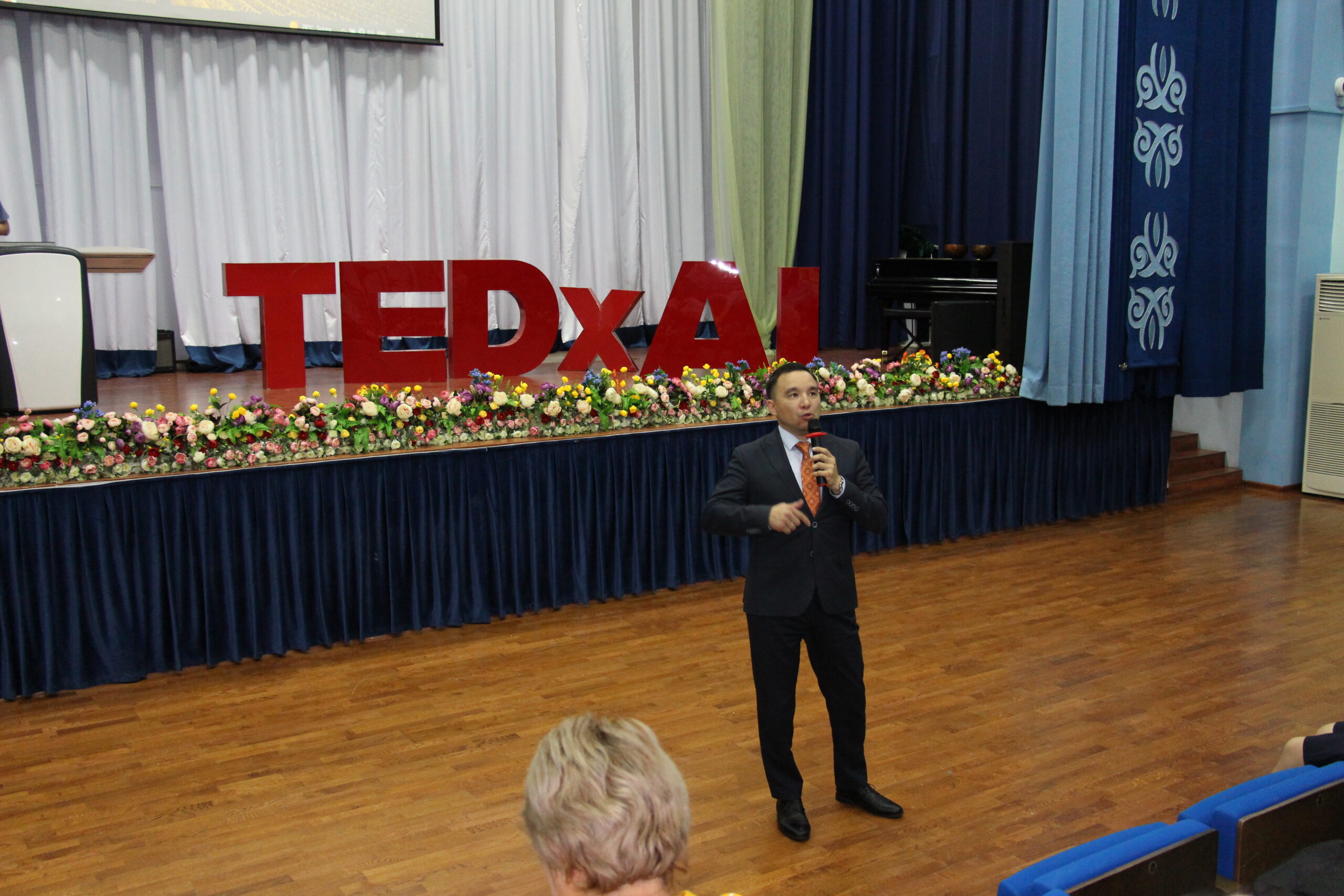 Read more about the article TEDx: жасанды интеллекттің дамуы мен қаупі