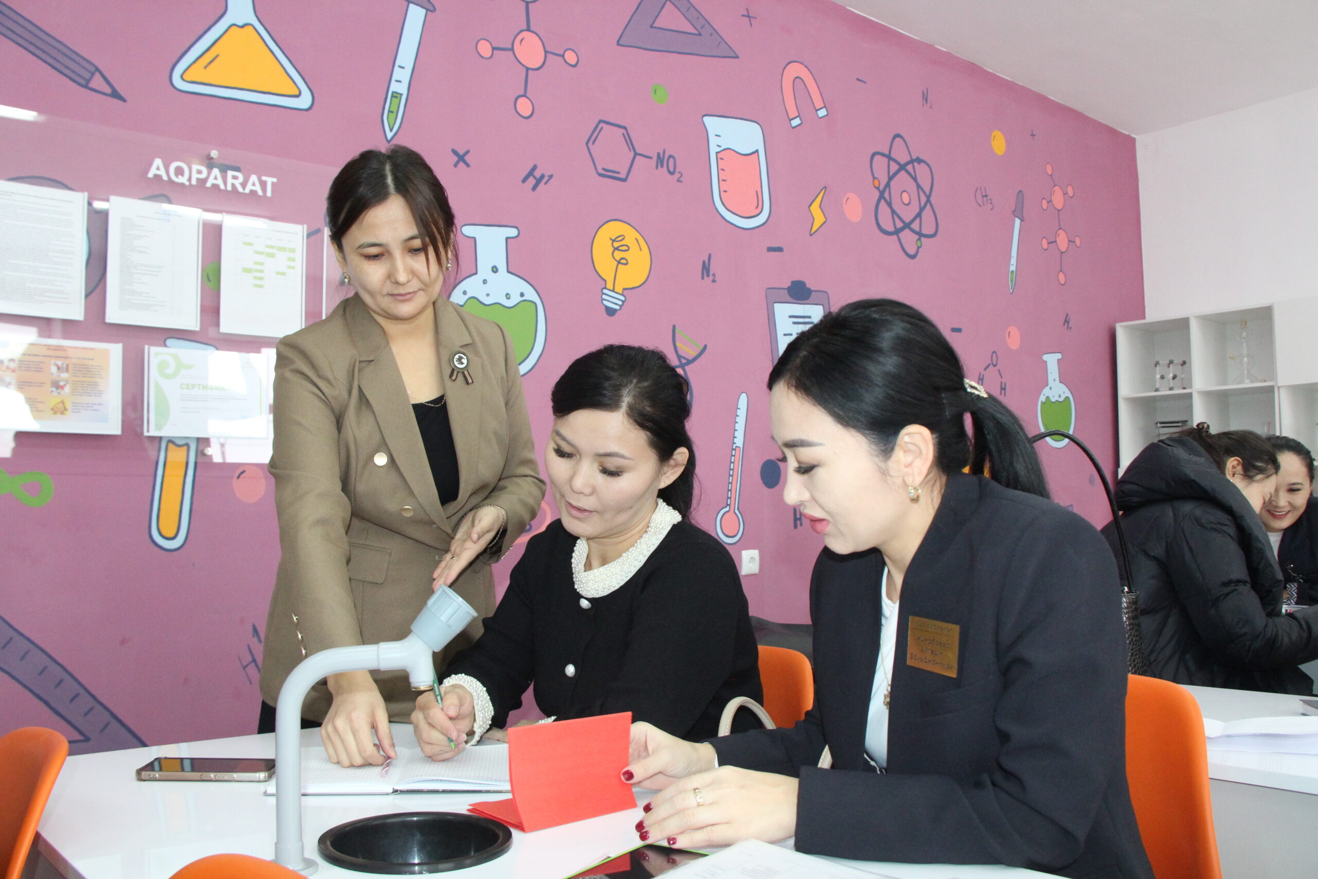 Read more about the article NIS Kyzylorda recently conducted training sessions for teachers in core schools, focusing on the integration of digital resources into lessons